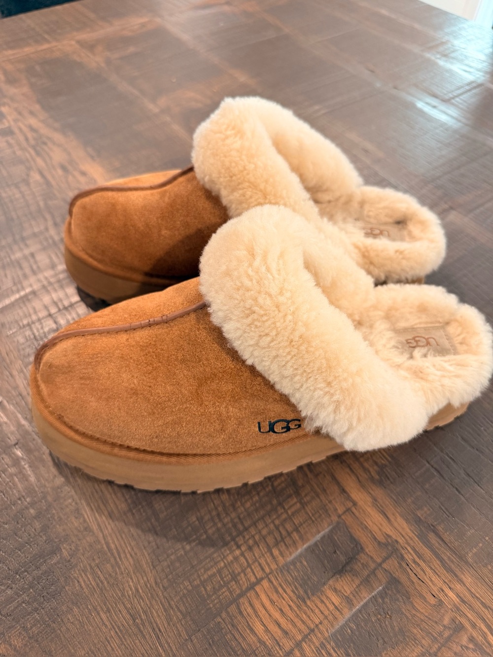UGG Chestnut/Tan Suede Shearling Clog Slippers - disquette EU 42 US 11